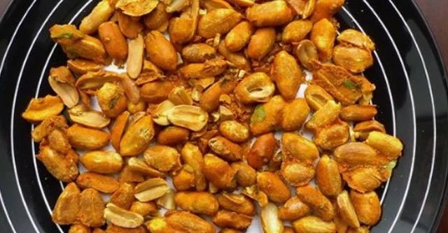 Peanuts coated with Besan