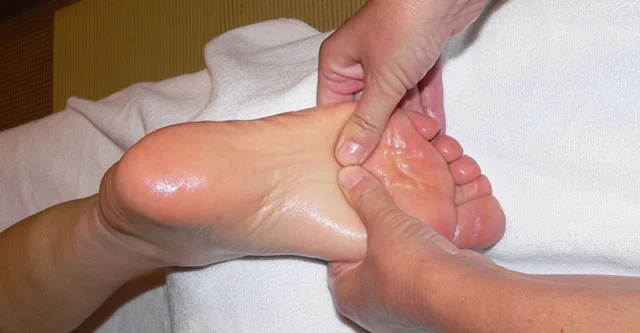 Can Diabetics Use Foot Massagers? (16 Best Brands) 2 Why should diabetics not use massagers Adverse effects