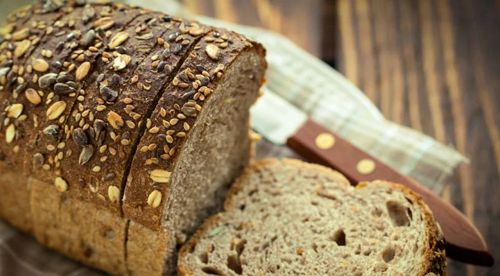 Which is better brown bread or multigrain bread